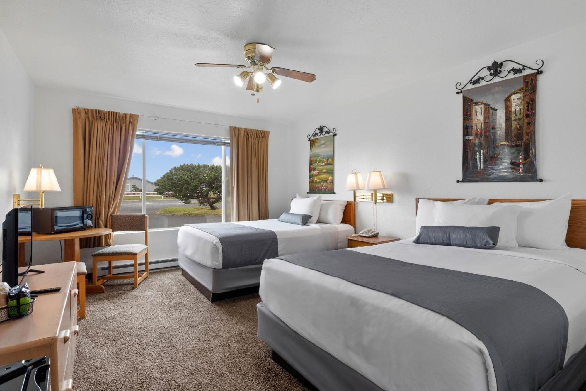 Two Queen Village View - Pet Friendly